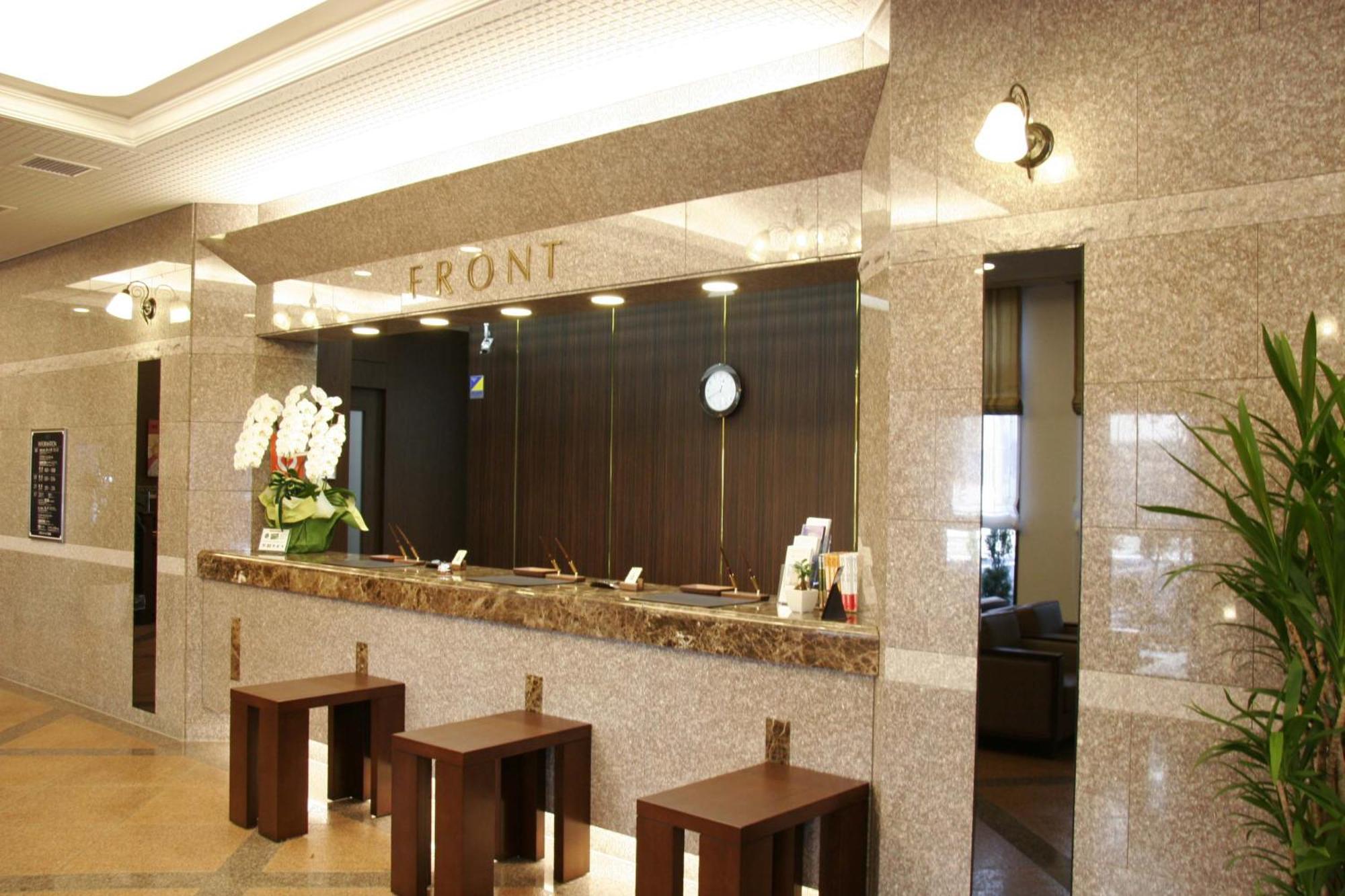 Hotel Route-Inn Chitose Ekimae Екстер'єр фото