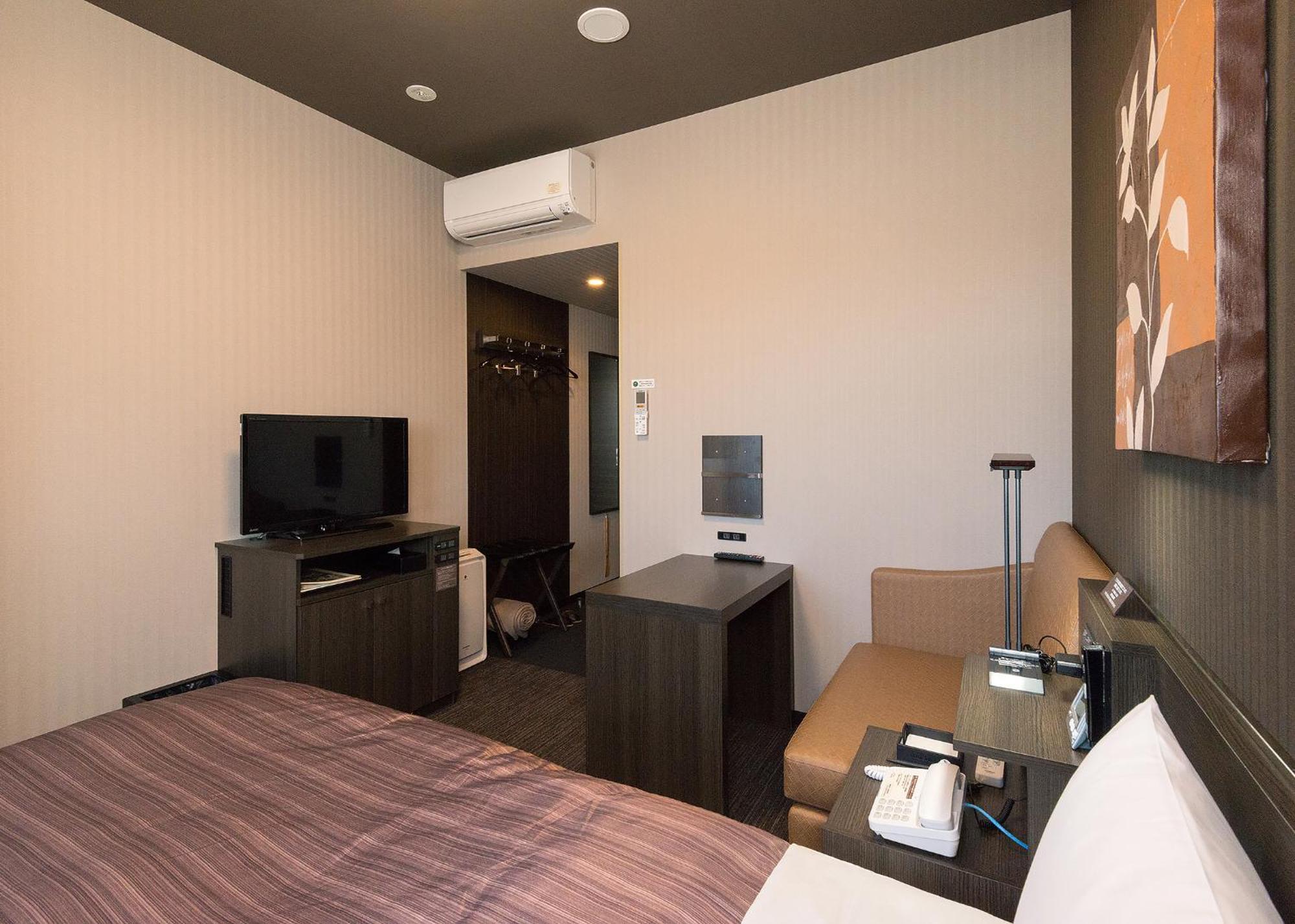Hotel Route-Inn Chitose Ekimae Екстер'єр фото